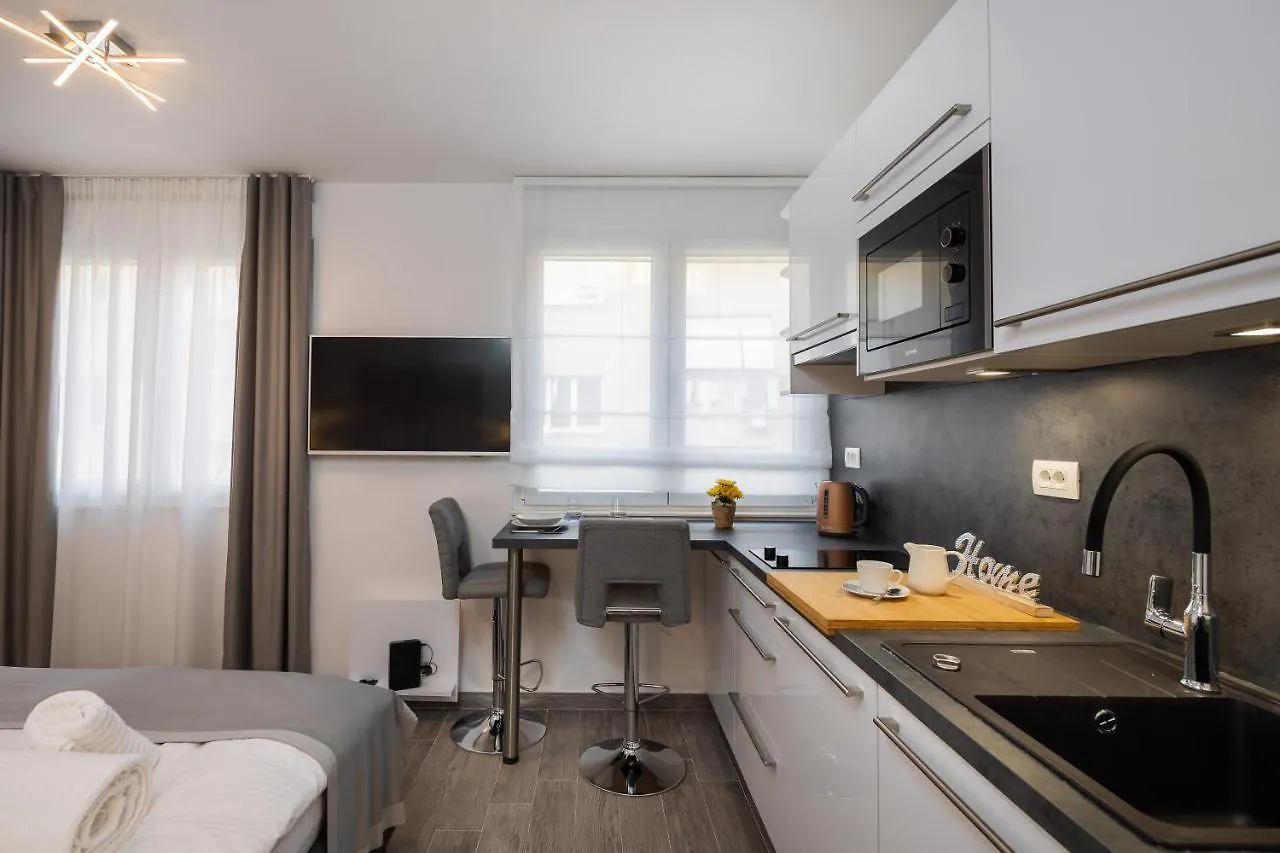 Luxury Studios & Room Five Split 0*,