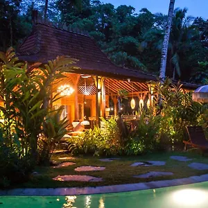 villa-mahadevi-jungle-retreat-joglo-1.ubudhotelsnow.com/