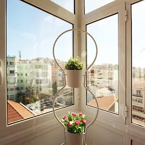 poppy-house-in-anjos.hotels-lisbon-portugal.com/