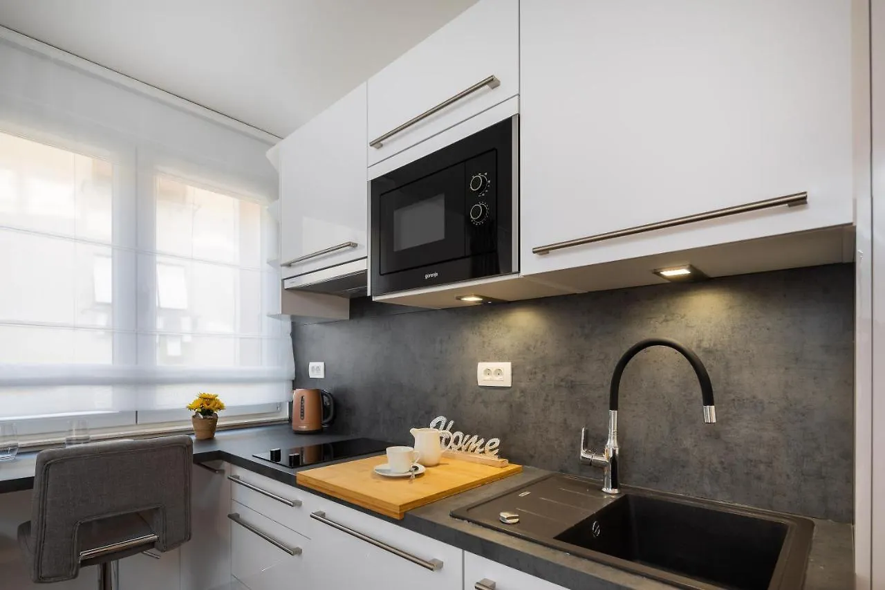 Luxury Studios & Room Five Split 0*,